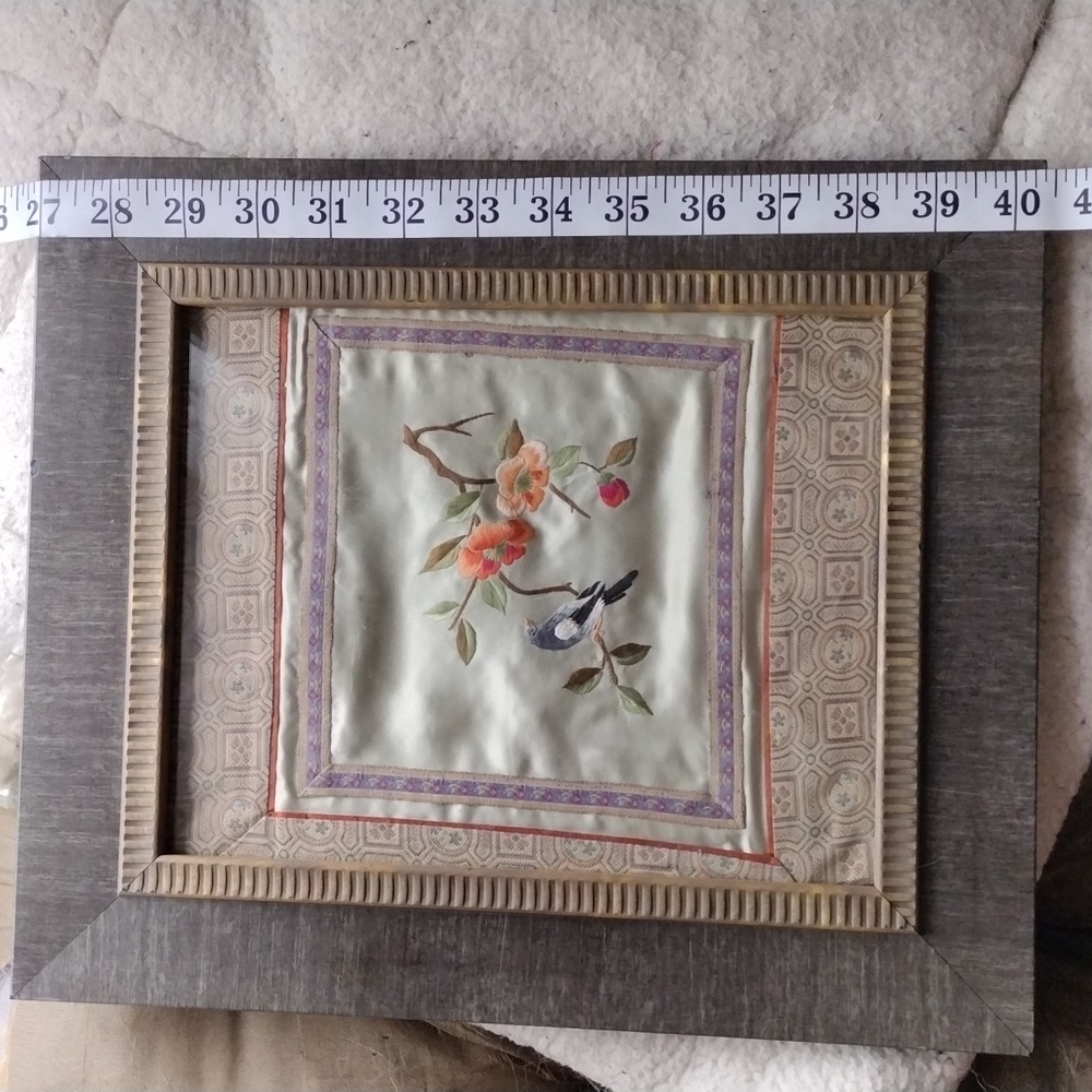 ANTIQUE! Chinese embroidery on silk, beautiful